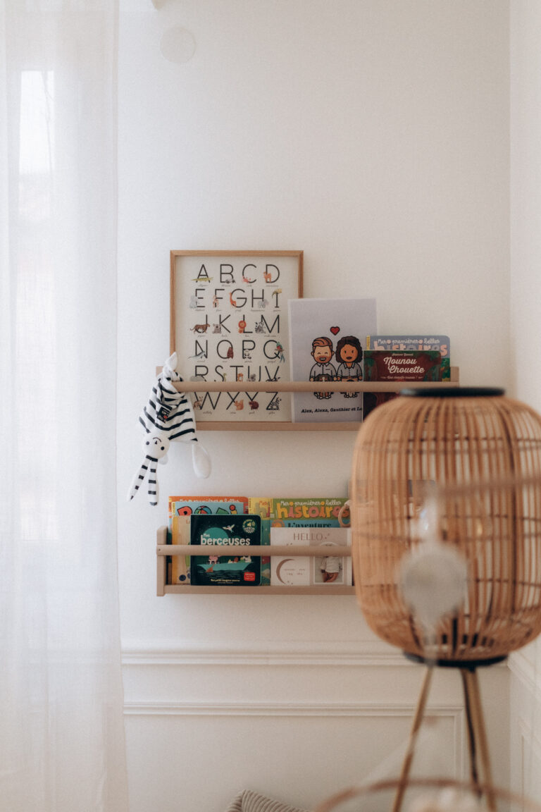 Une décoration douce dans une chambre d'enfant.
